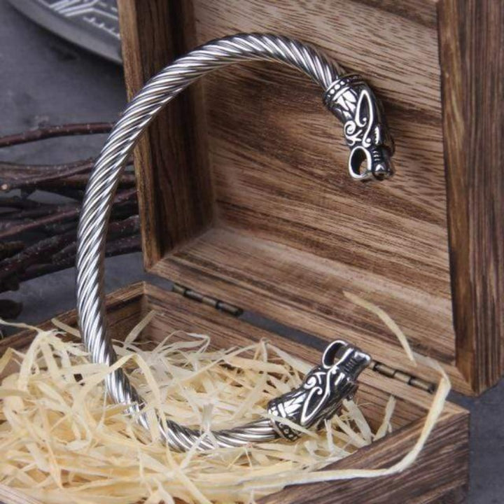 https://unique-leather-bracelets.com/products/collections-bracelets-products-bracelets-cuff-bracelets-distance-bracelets-leather-bracelets-mens-beaded-braceletsmens-norse-dragon-stainless-steel-bracelet-men-wristband-cuff-bracelets-with-viking-wooden-box-chain-link-bracelets